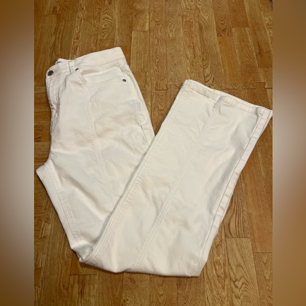 JM Collection White Bootcut Jeans Size 10 | High Rise Flare Denim | Classic